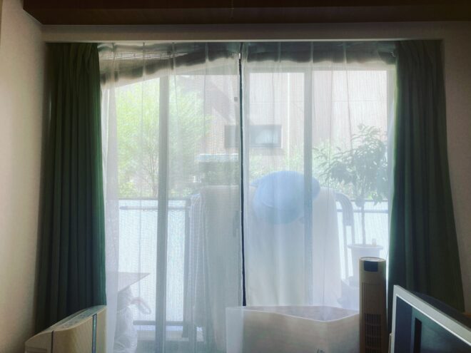 ベランダに布団干し