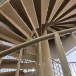 成長をイメージさせる螺旋階段