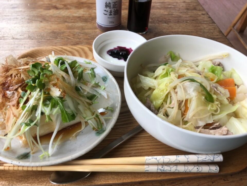 テーブルに用意された健康食